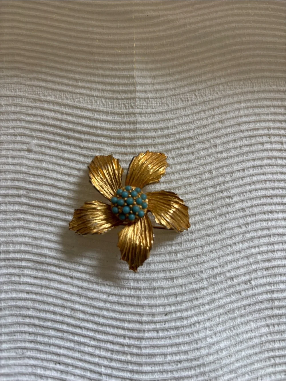 Benedikt ny vintage Gold-tone Flower Brooch with Turquoise Bead Cluster -
